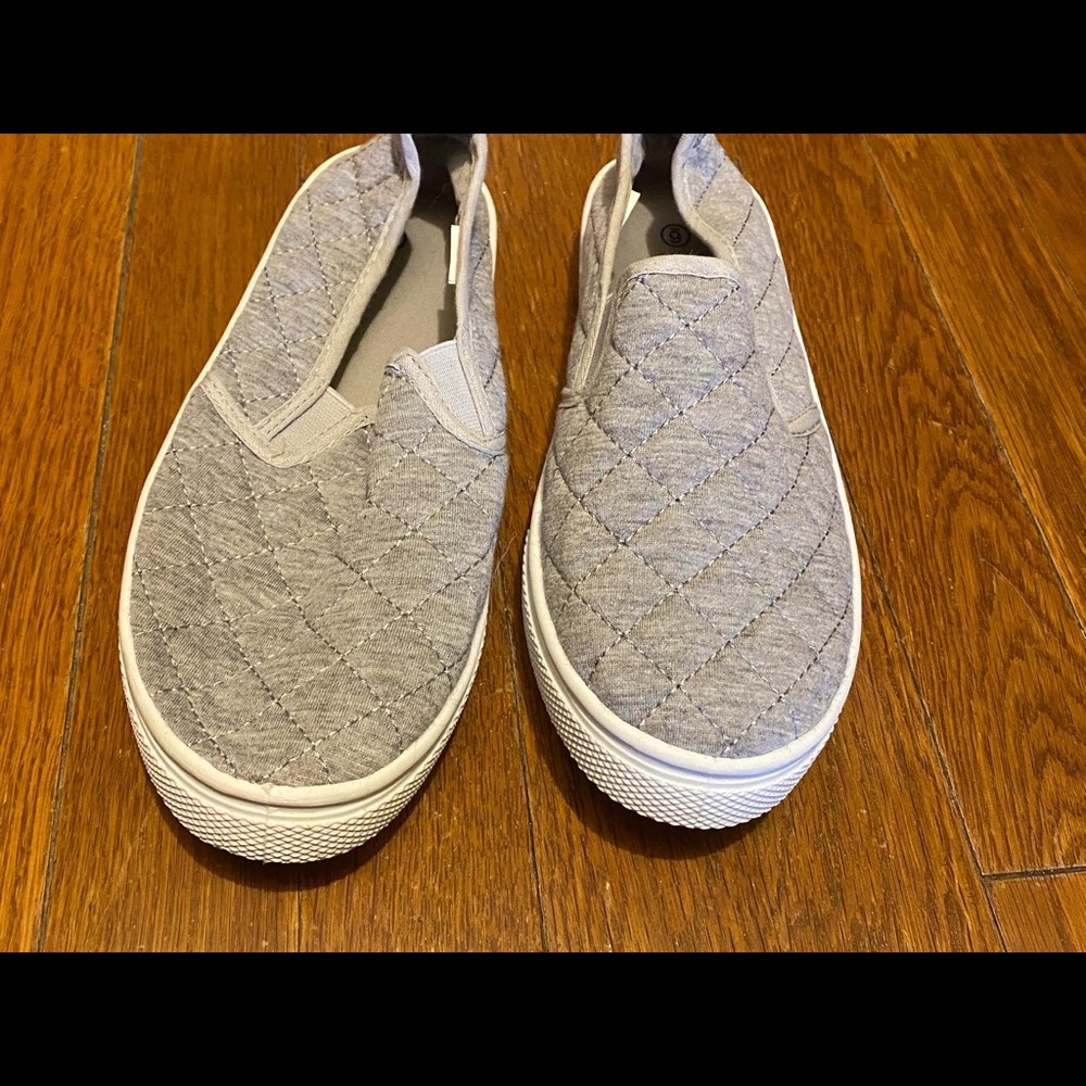 Grey quilted shoes, size 6